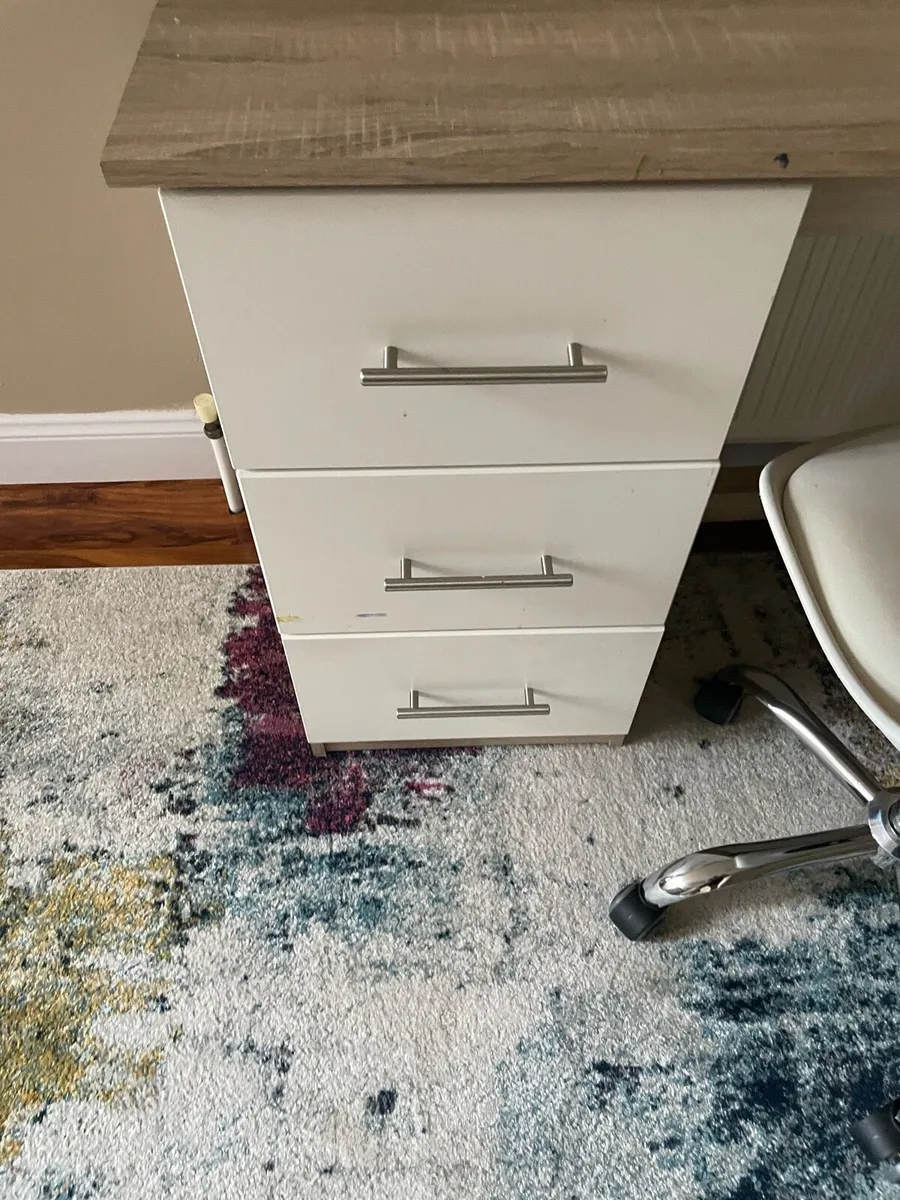 Computer desk and Chair - Image 3