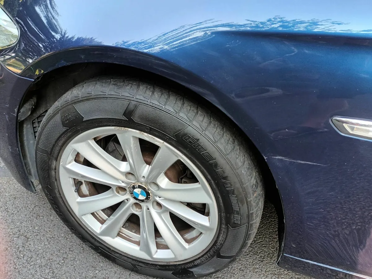 BMW 5-Series 2010 - Image 4