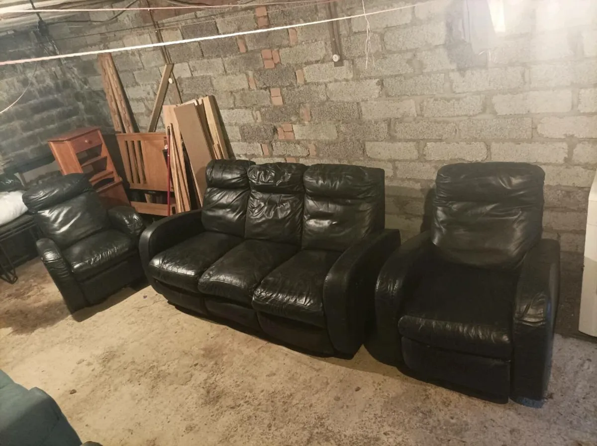 Black Leather Recliner Suite - Image 3