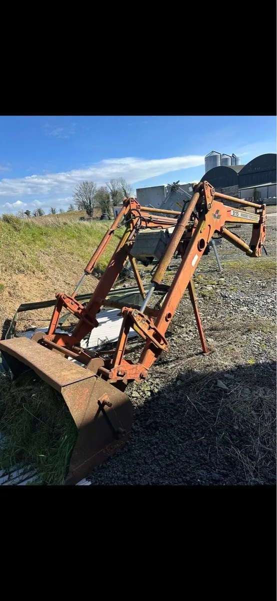 Massey 915 loader - Image 2
