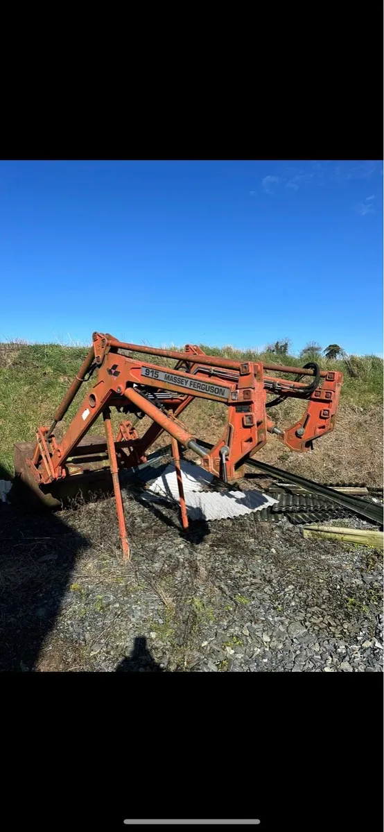 Massey 915 loader - Image 3