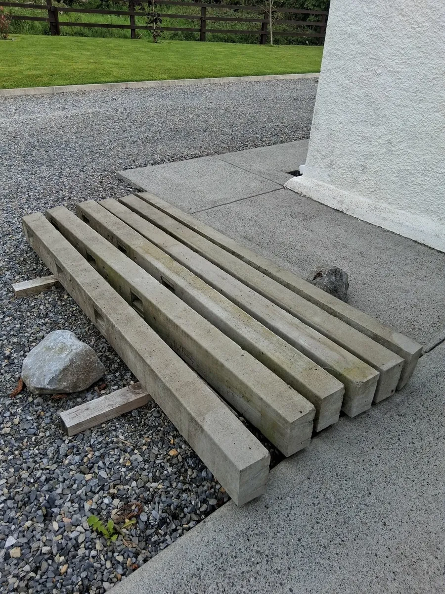 6 x concrete posts - Image 2