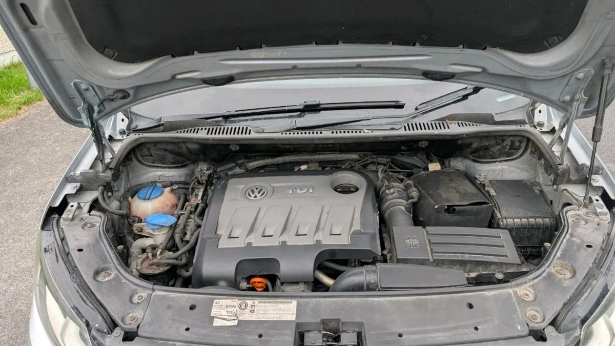 2011 VW Touran 2.0 TDI 7 seats - Image 4