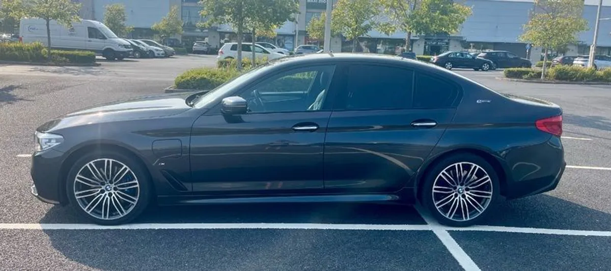 2017 Bmw 5-series - Image 2