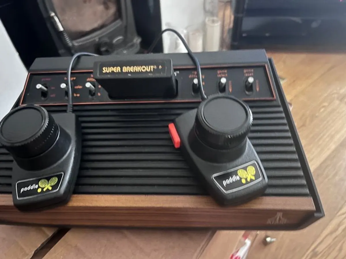 Original Atari 2600 cx with 17 Games and controllers - Image 3