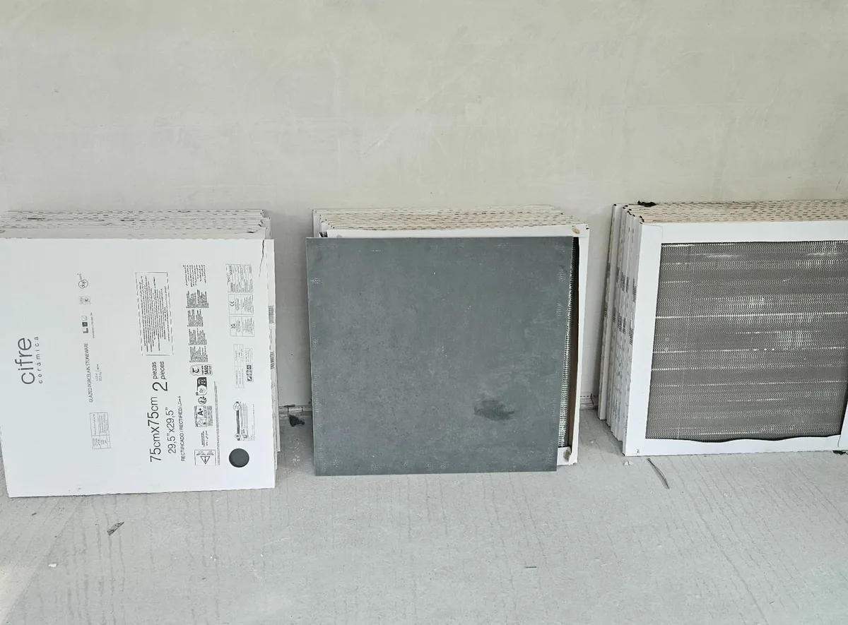 Grey floor tiles - Image 1