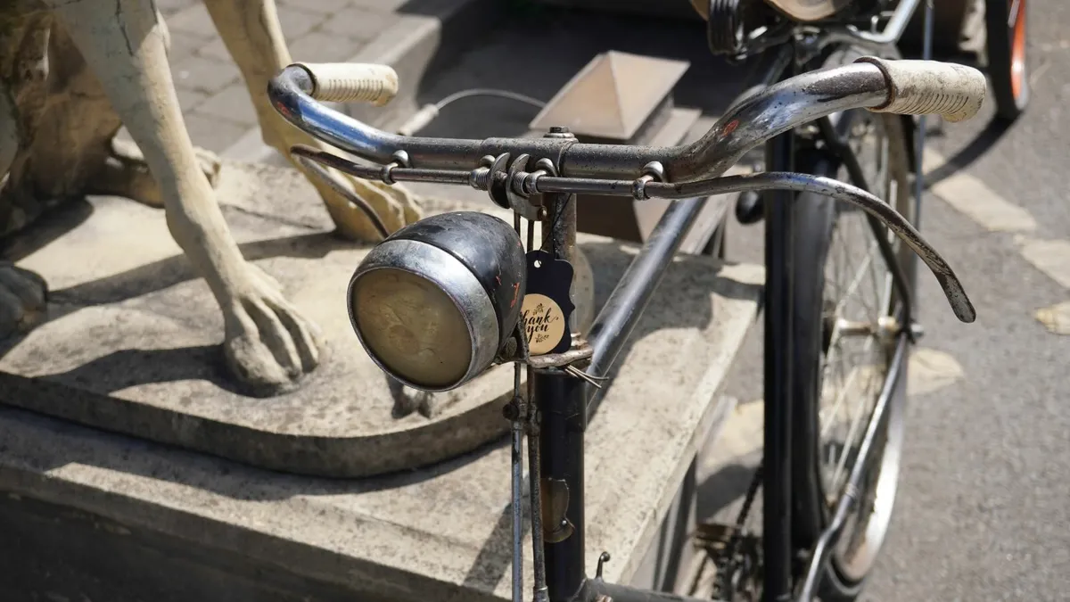 Vintage Humber Bicycle with Double Fork - Image 3