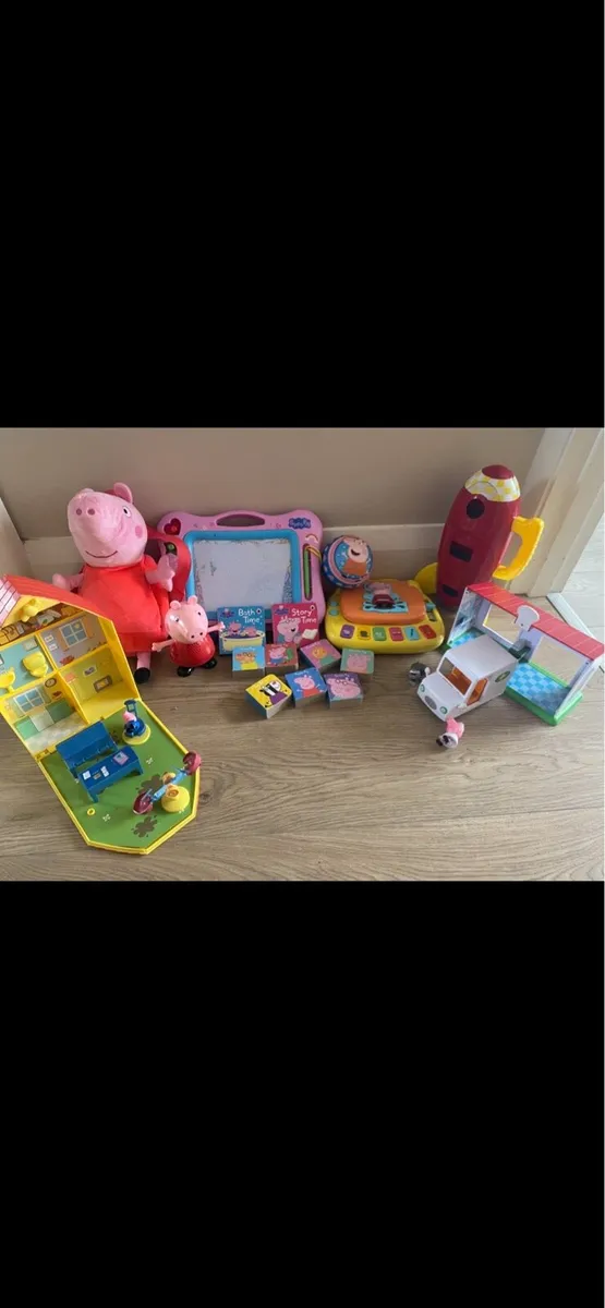 Peppa pig toy bundle - Image 1