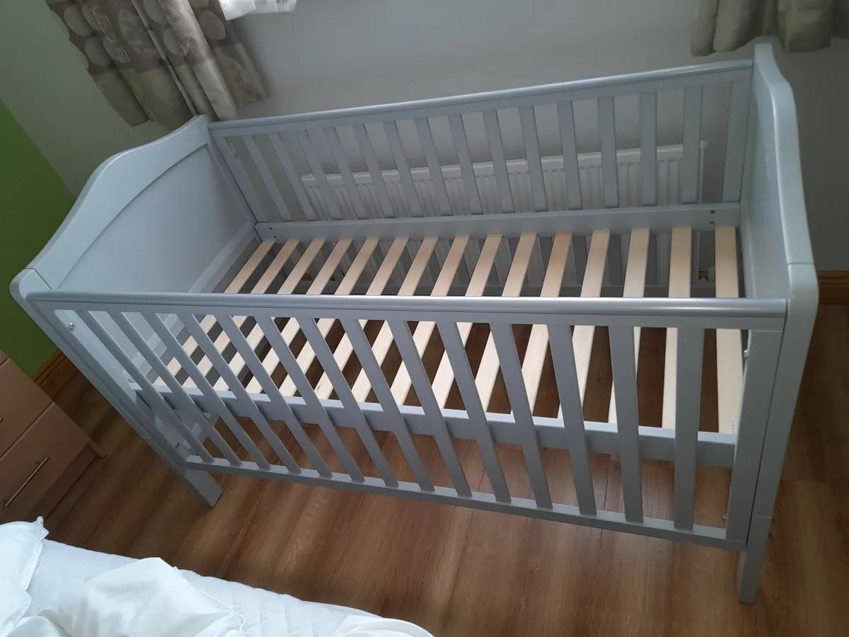 Cot bed - Image 1