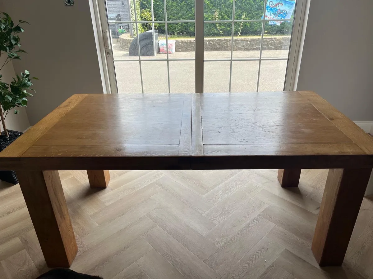 Dining table - Image 1