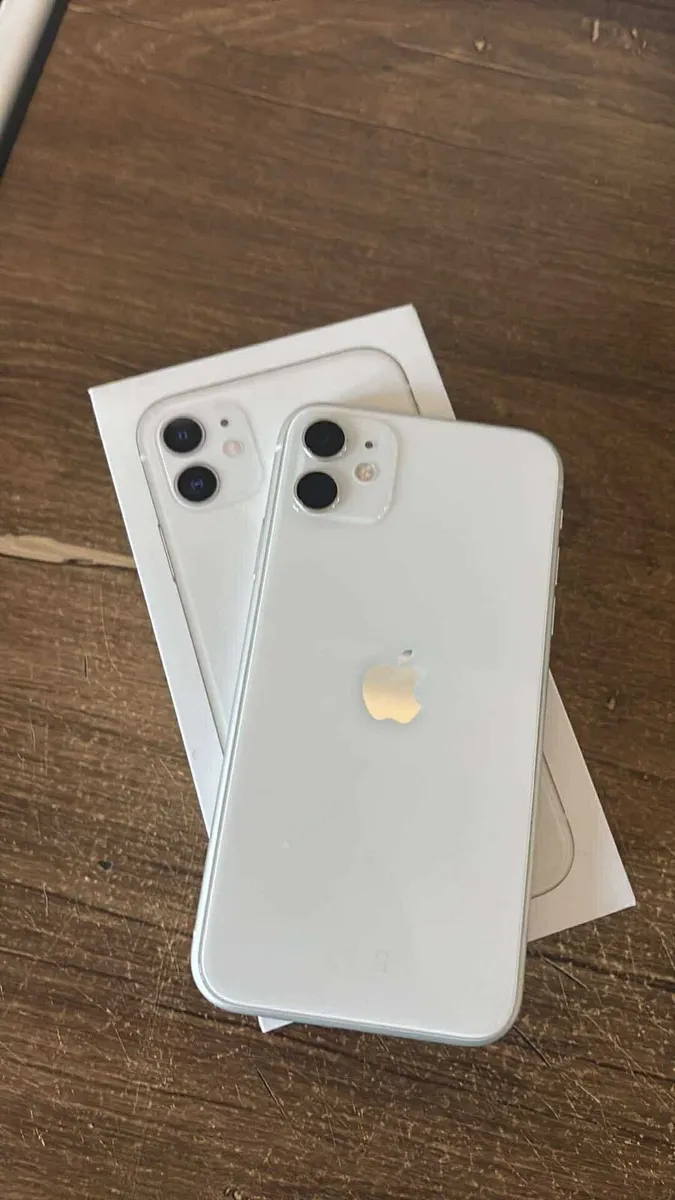iPhone 11 sim free 128GB white box and accessories - Image 1