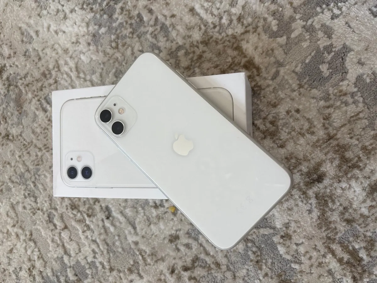 iPhone 11 sim free 128GB white box and accessories - Image 2