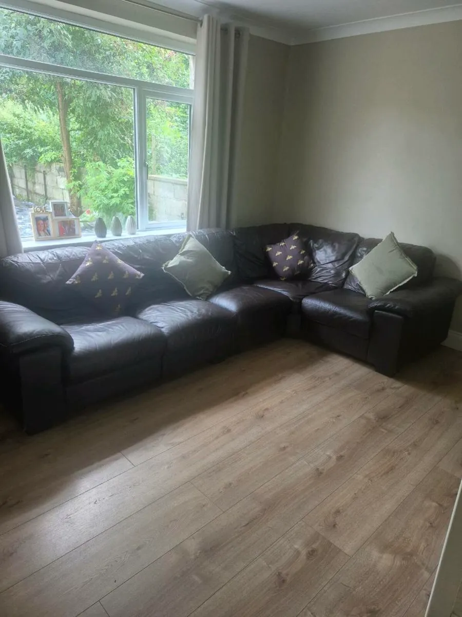 Real Leather corner suite - Image 2