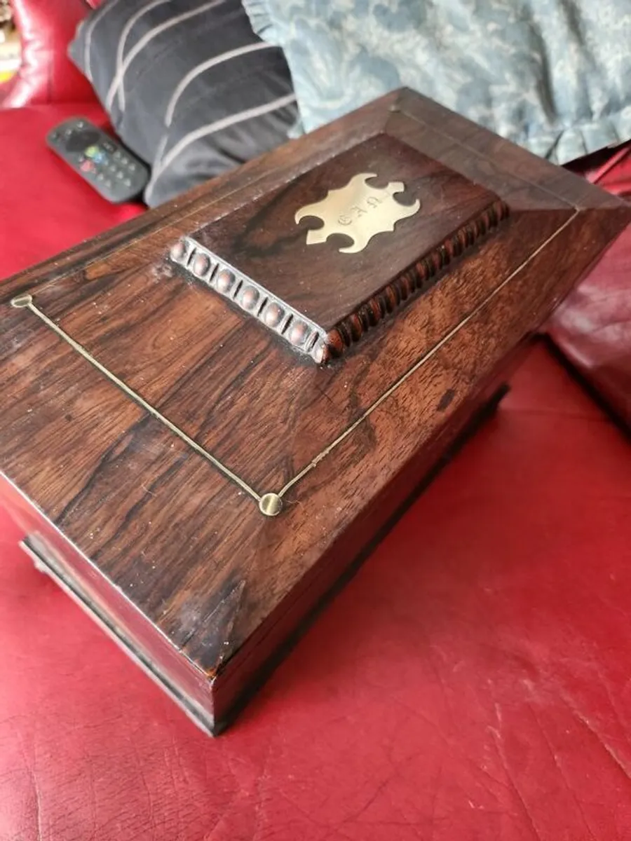 200 yr old tea caddy - Image 1
