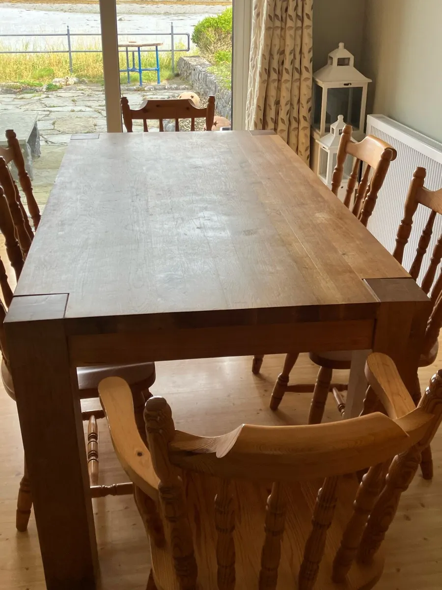 Table and chairs set - Image 1