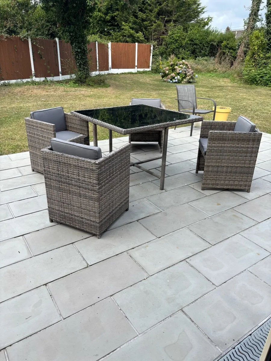 Garden furniture - Image 1