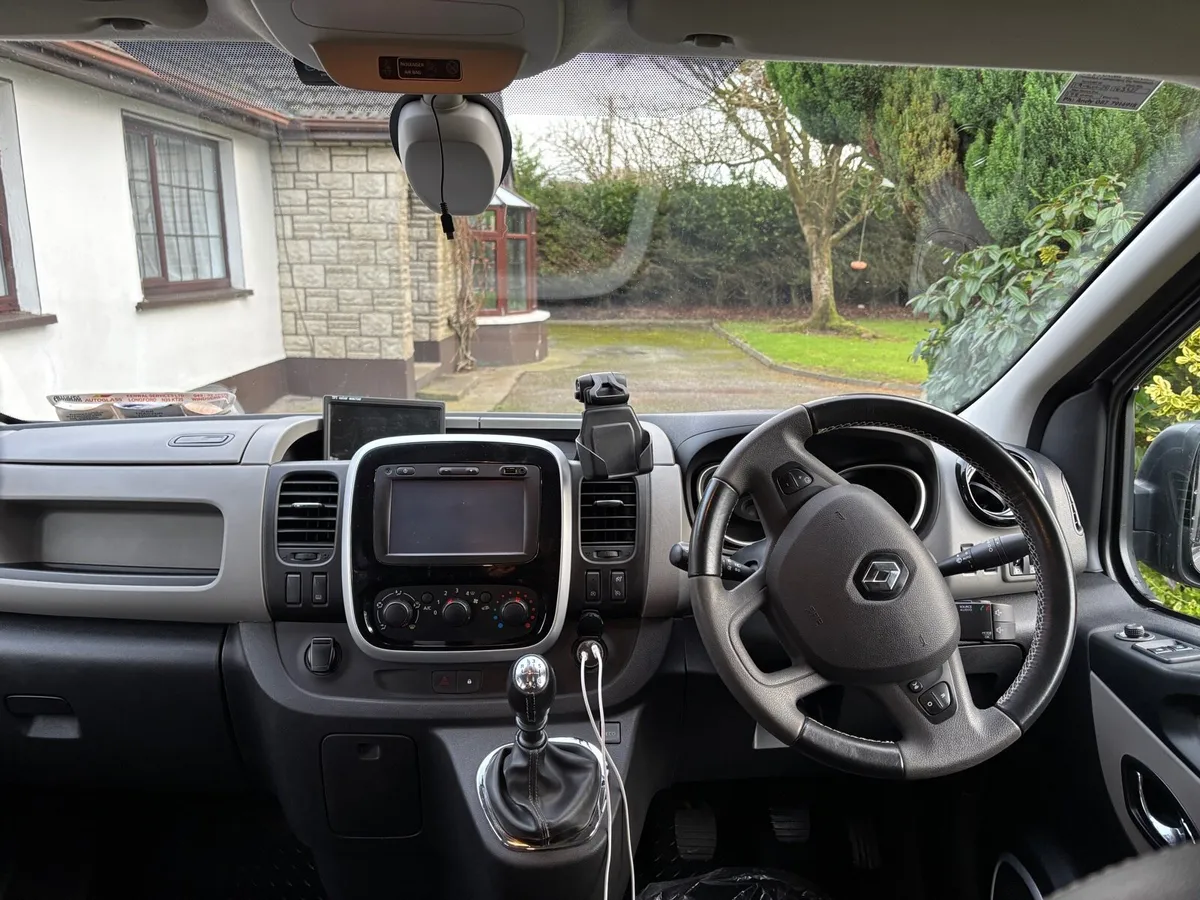 Renault Trafic Crew van 125 long wheelbase - Image 3
