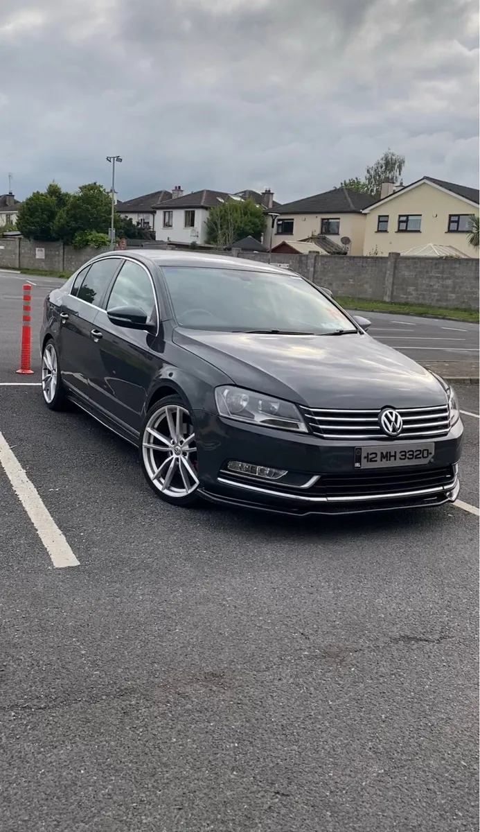 Volkswagen Passat - Image 1