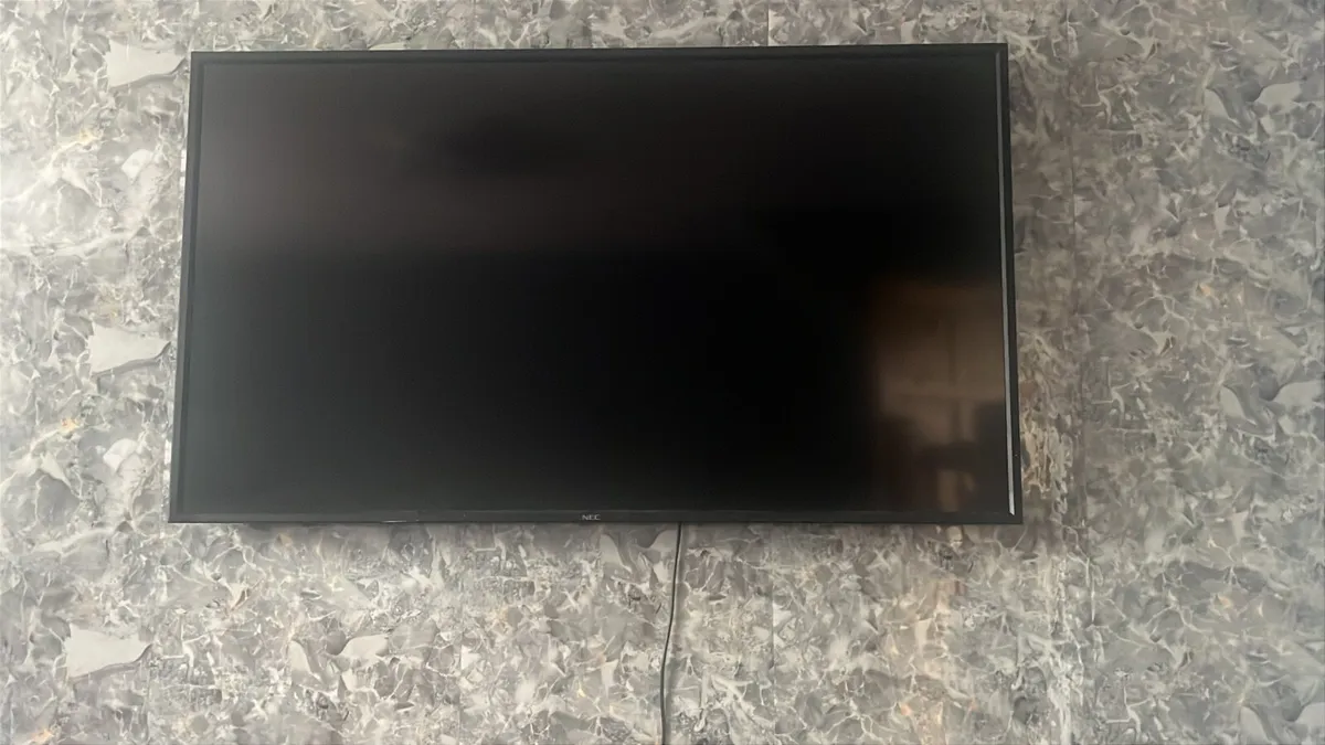 75 inch tv - Image 1