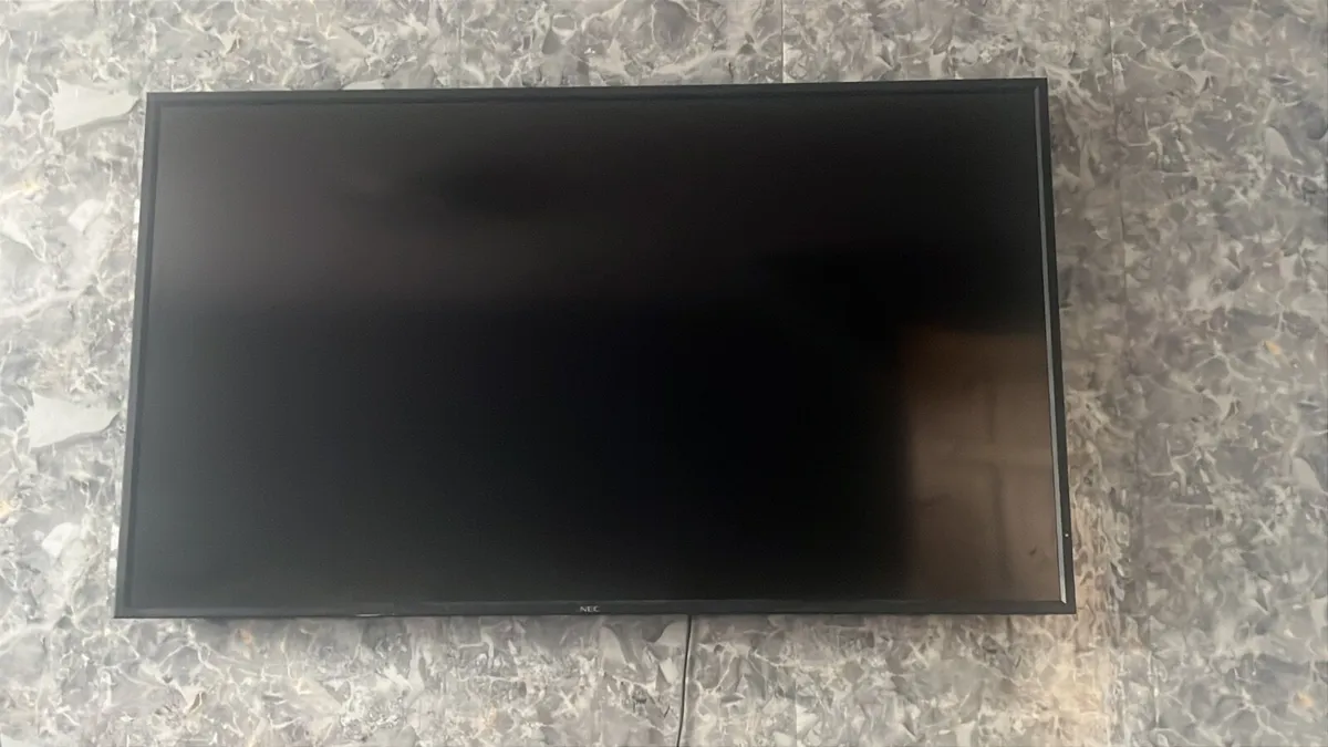 75 inch tv - Image 2