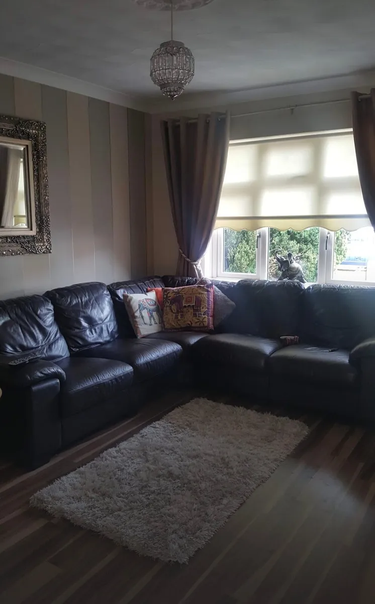 Real Leather corner suite - Image 1