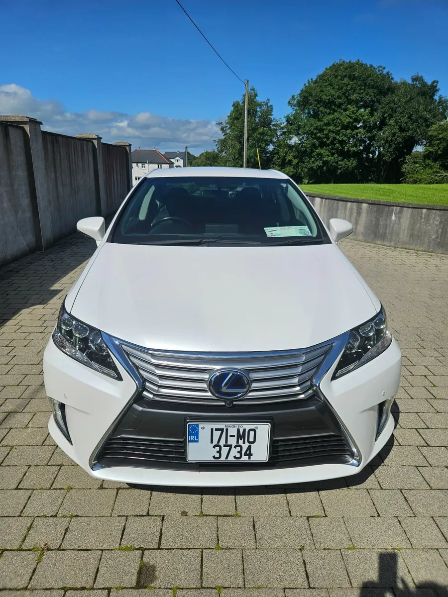 Lexus HS 2017 - Image 1