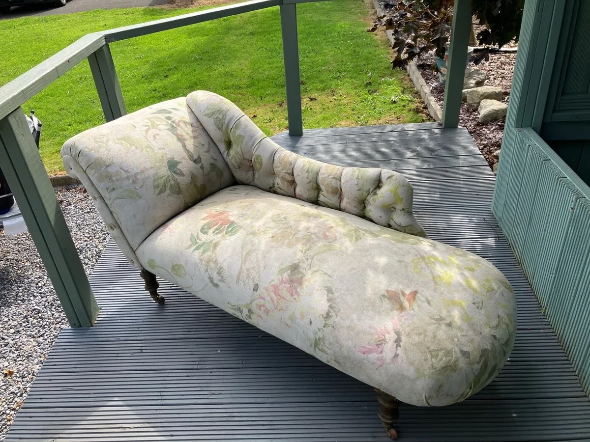 Chaise chair - Image 1