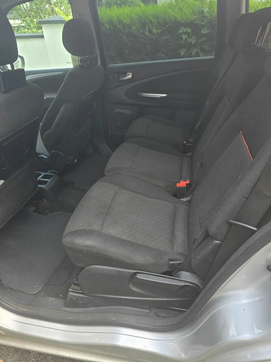 Ford Galaxy 2010 - Image 2
