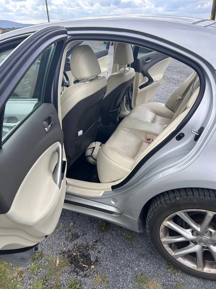 Cheap Lexus Diesel is 200d - Image 2