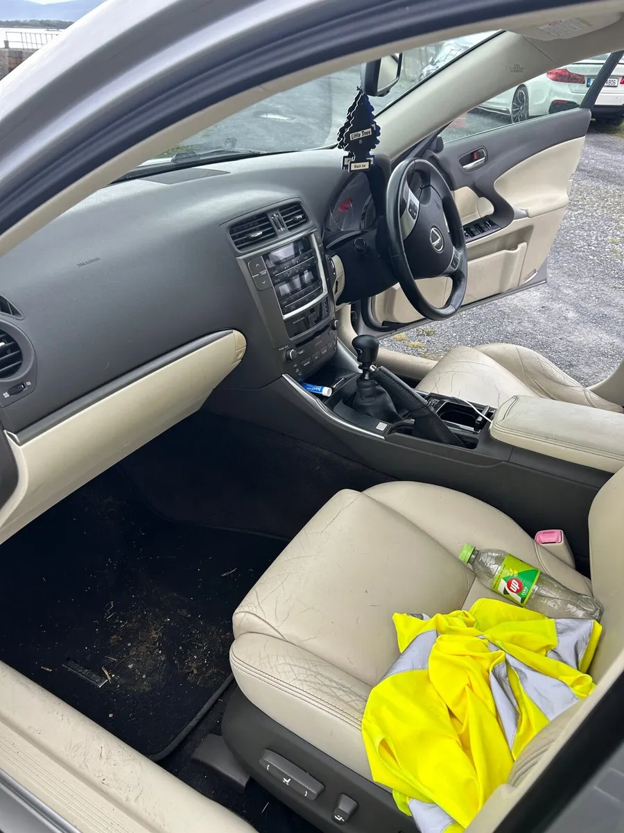 Cheap Lexus Diesel is 200d - Image 3