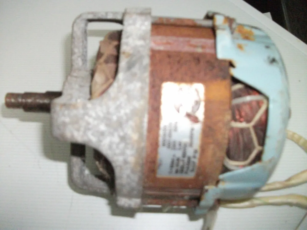 Belle cement mixer Minimix 150  motor  230 volt - Image 2