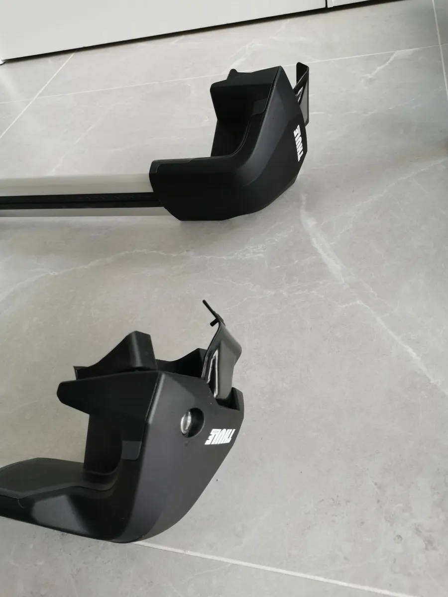 Thule Roof Bars for VW Golf 7 (Almost New) - Image 3