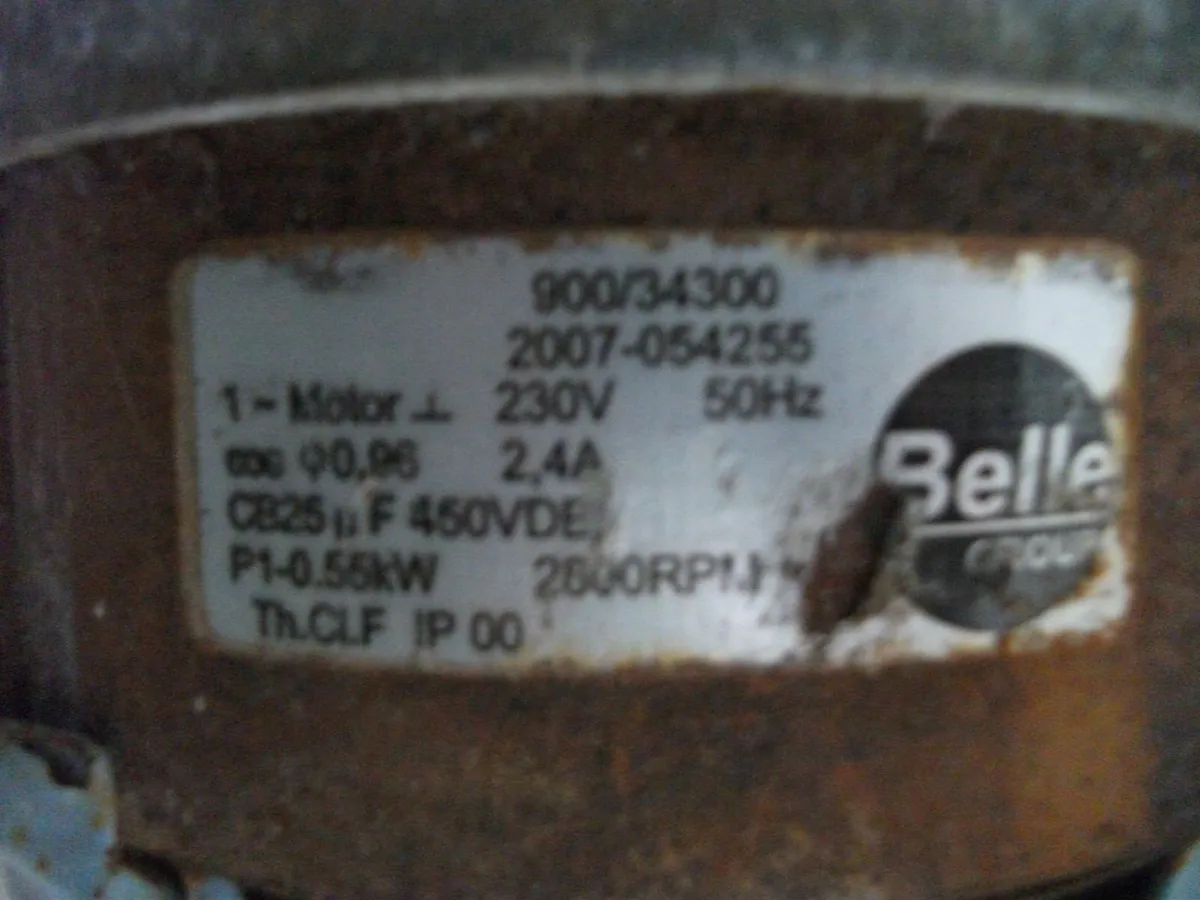 Belle cement mixer Minimix 150  motor  230 volt - Image 3