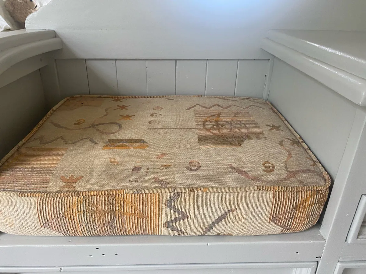 Storage seat - Image 2