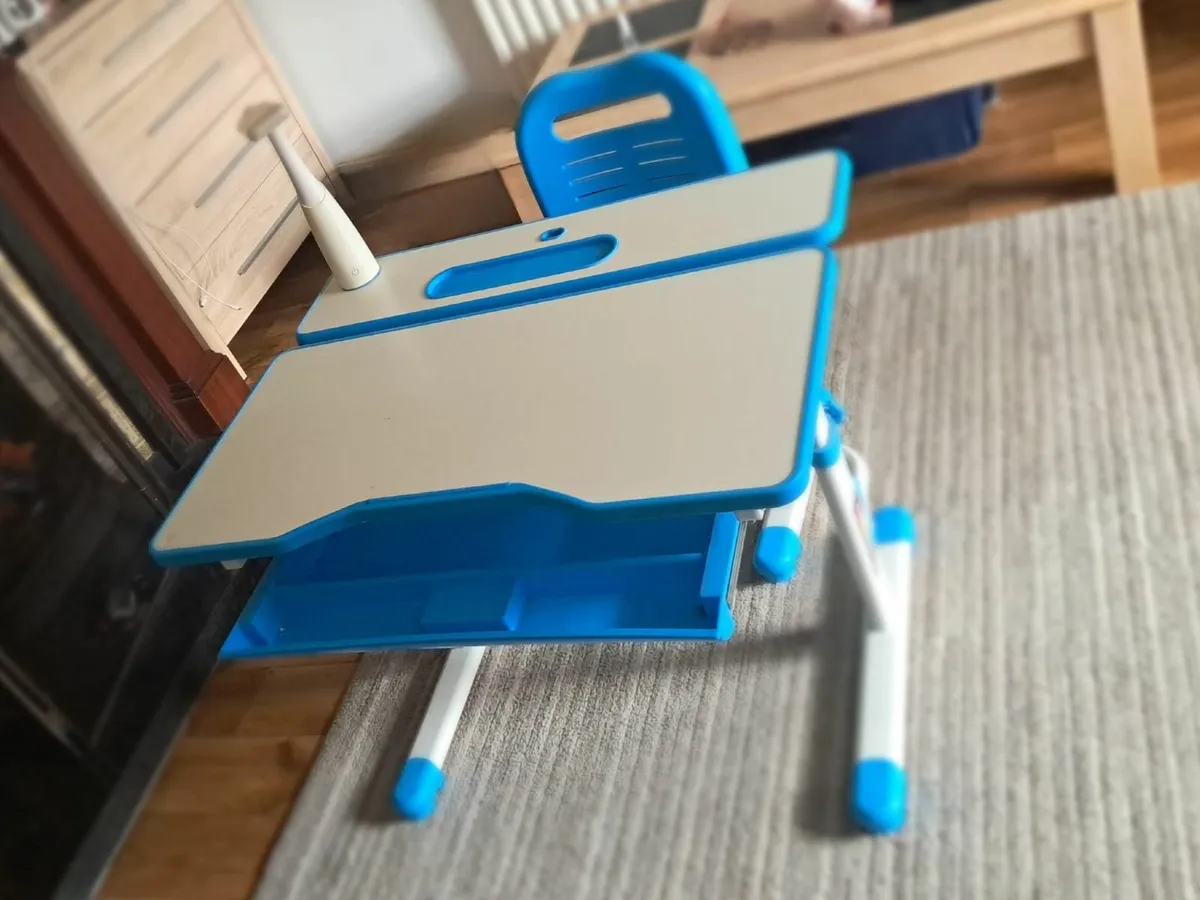 Kids adjustable Study desk - Image 3