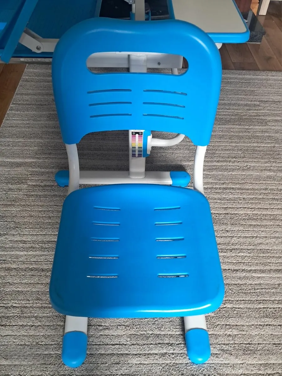 Kids adjustable Study desk - Image 4
