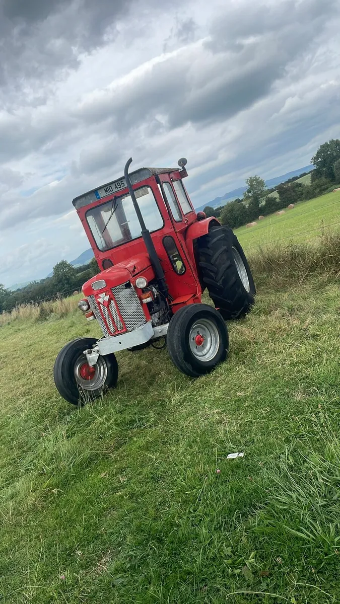 Massey 65 with full cab power steering - Image 1