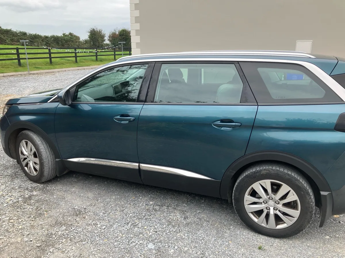 172 Peugeot 5008 - Image 1