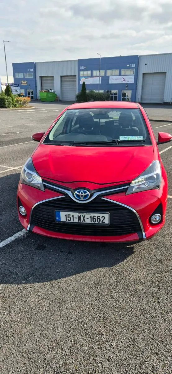 Toyota Yaris hybrid - Image 2