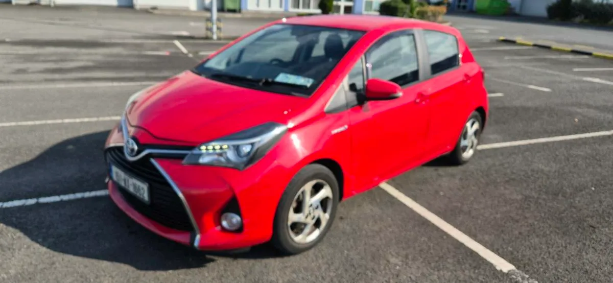 Toyota Yaris hybrid - Image 3