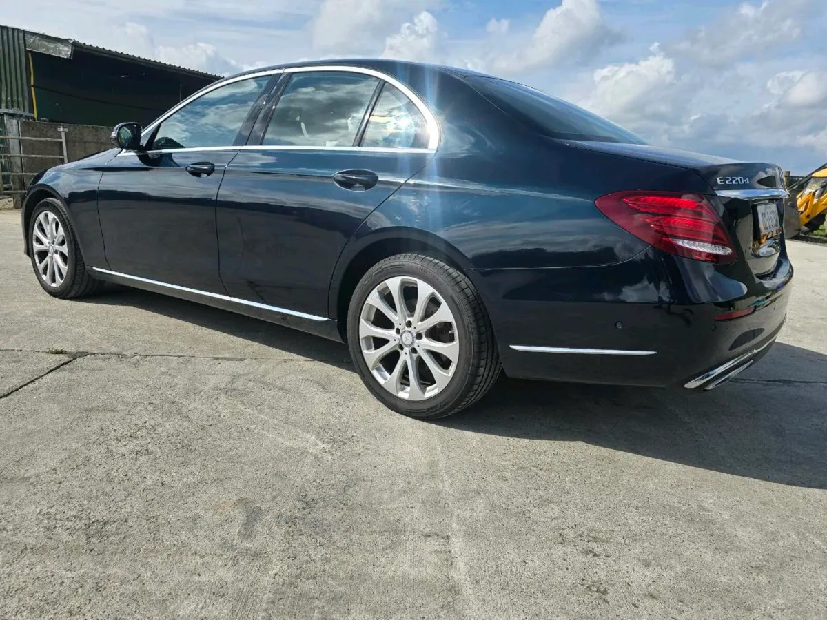 MERCEDES E220CDI EXECUTIVE - Image 2