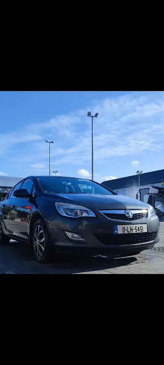 Vauxhall Astra 2011 - Image 1