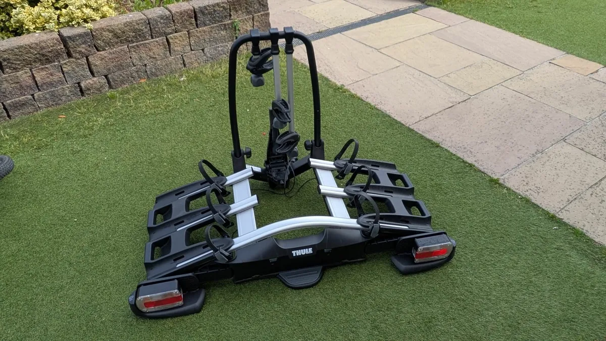 Thule VeloCompact 3 bike towbar carrier - Image 1