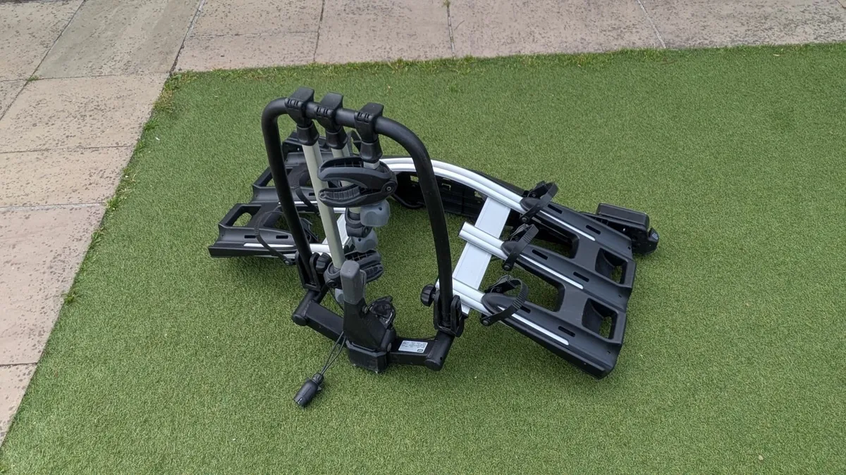 Thule VeloCompact 3 bike towbar carrier - Image 3
