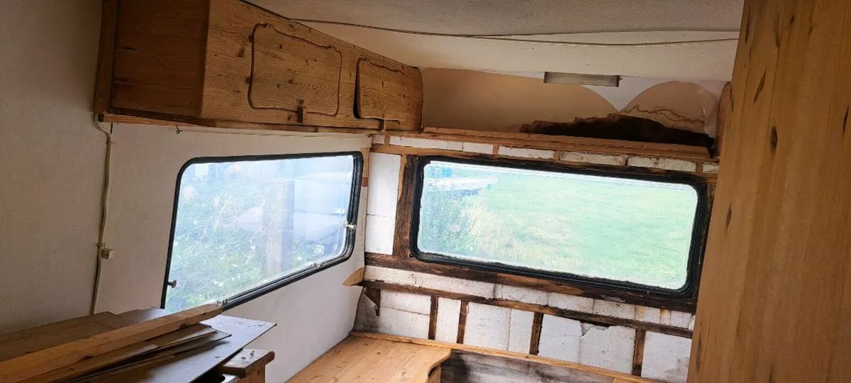 Vintage camper - Image 3