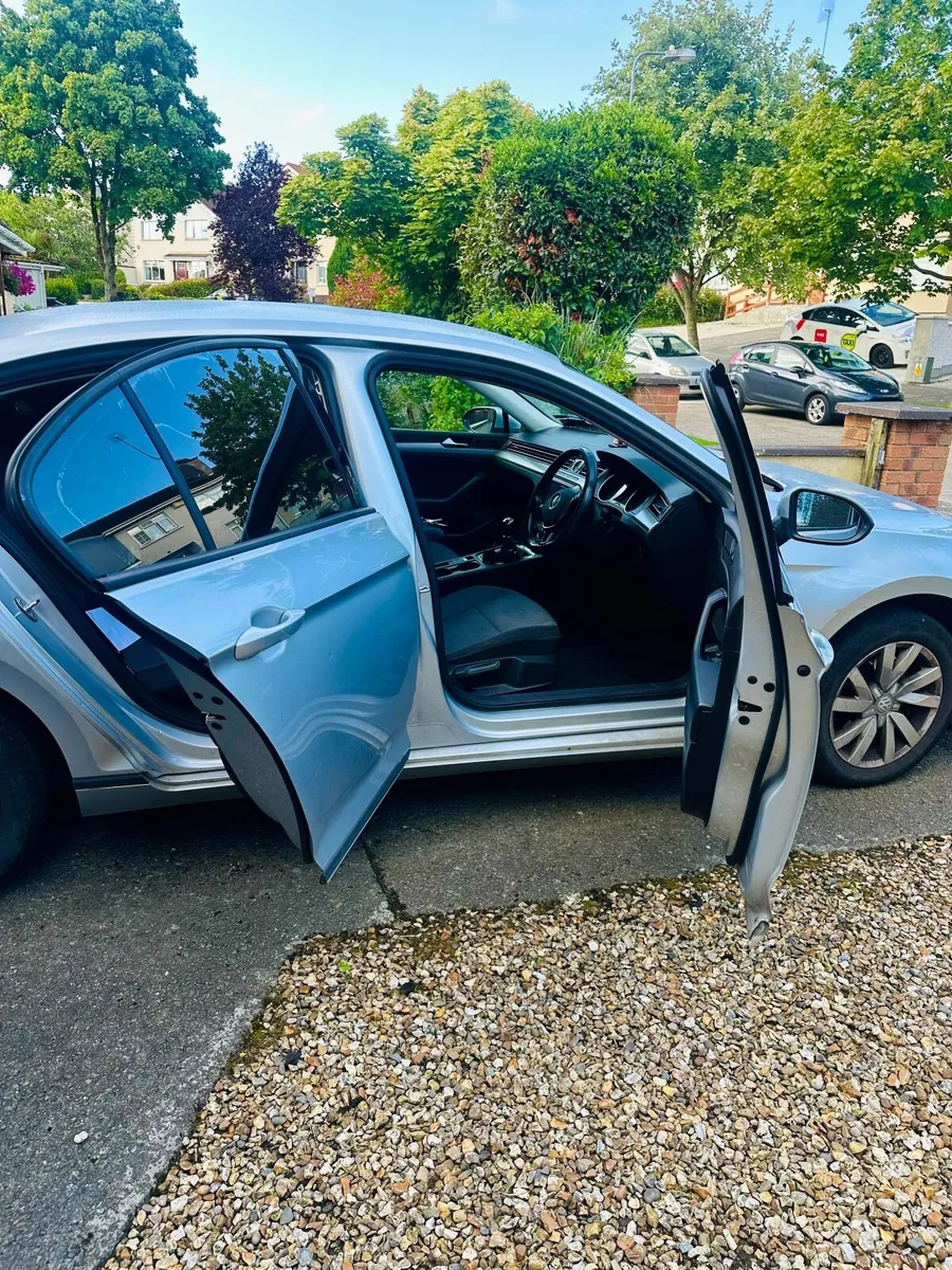 Volkswagen Passat 2016 - Image 3