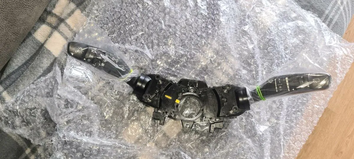 Hyundai i20 SWITCH ASSY-MULTIFUNCTION
Genuine - Image 1