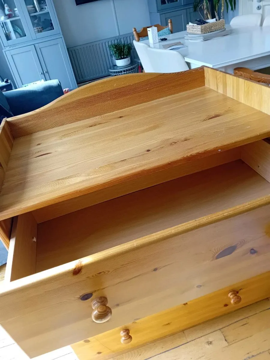 Chest of Drawers for a nursery - Image 2