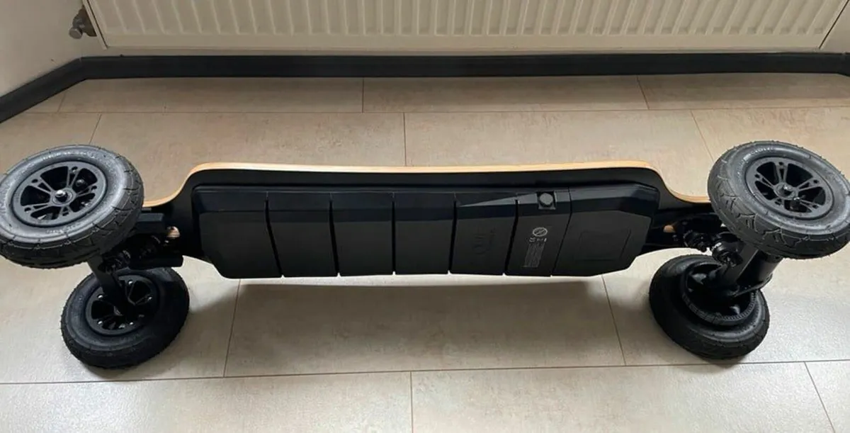 Evolve GTR Bamboo All Terrain Electric Skateboard - Image 4