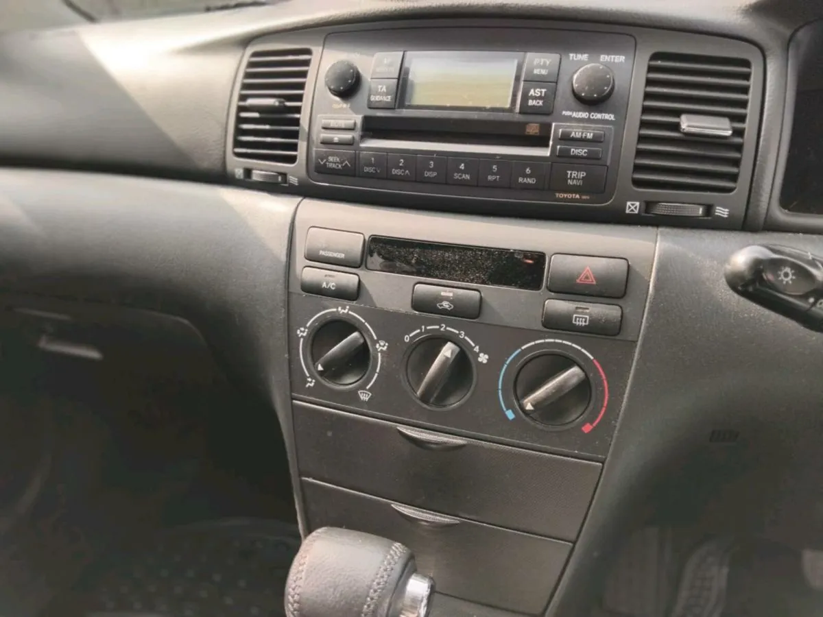 Toyota corolla - Image 4